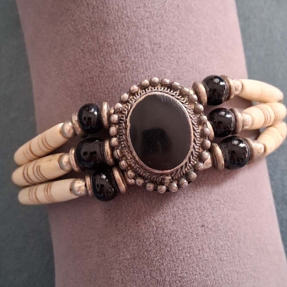 Southwest Style Black/ Cream Beaded Bracelet